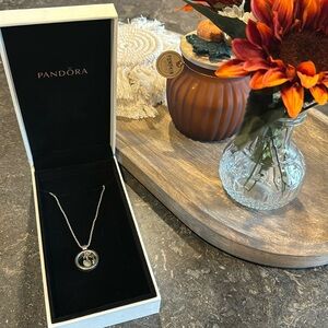 Pandora Floating Locket necklace! ✨🤍🌴🐚🧑‍🧑‍🧒